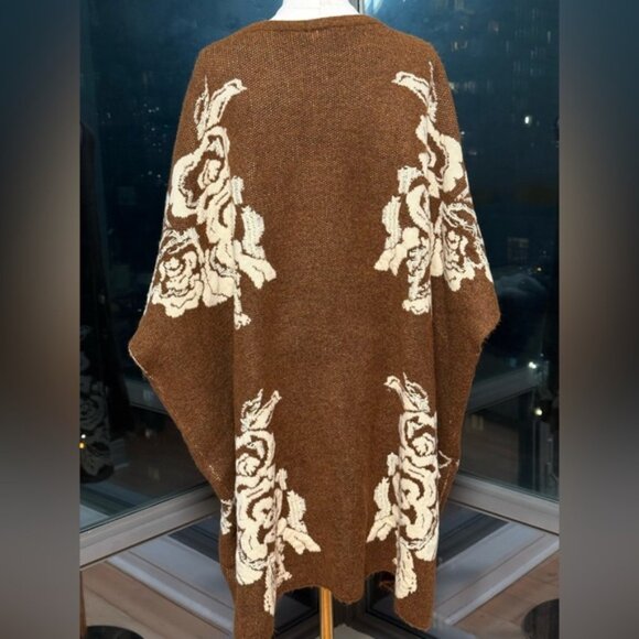 🆕 FARM Rio 🧿 NWOT Brown Poncho Sweater with Rose Floral Knit Detailing, Sz L - Picture 12 of 15